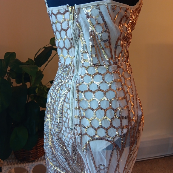 PrettyLittleThing Women's Jumpsuit Sleeveless Gold Sequins Size 4 Lace Legs - Picture 6 of 15